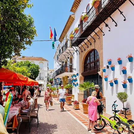 Old Town - Pedestrian Area, Walk To - Magnolia Апартаменты