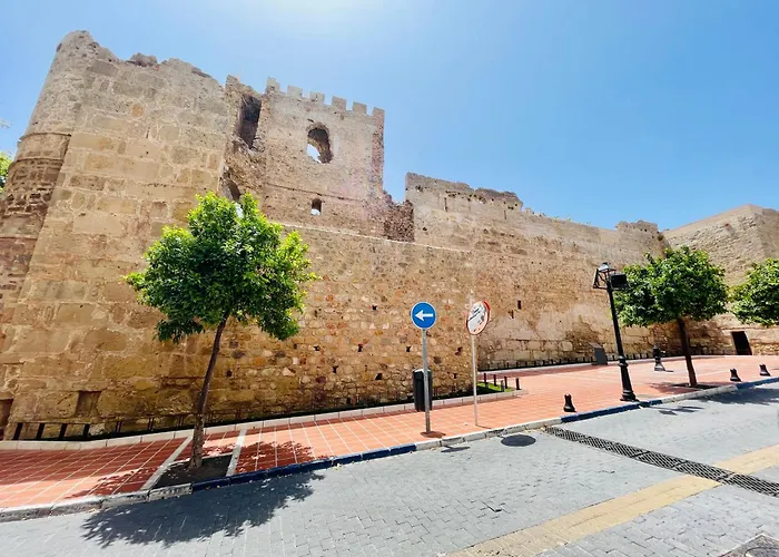 Old Town - Pedestrian Area, Walk To - Magnolia * マルベーリャ